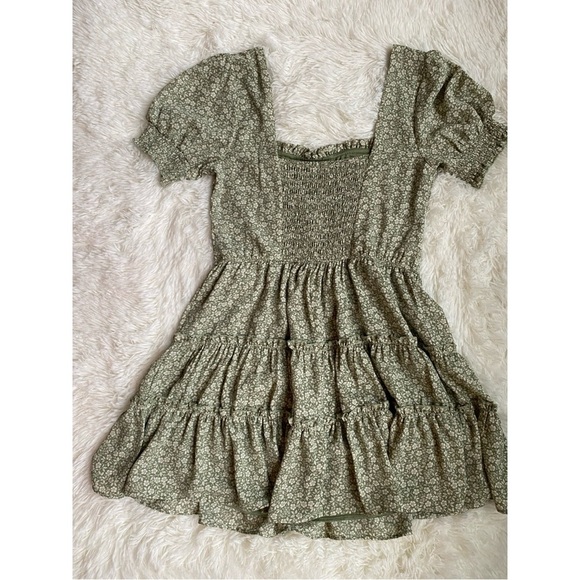 Trixxi short sleeve green floral dress.  Size L. Junior. - Picture 3 of 3